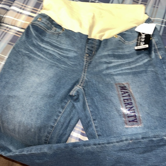 NWT Belly By Design Maternity Jeans! - Picture 5 of 6
